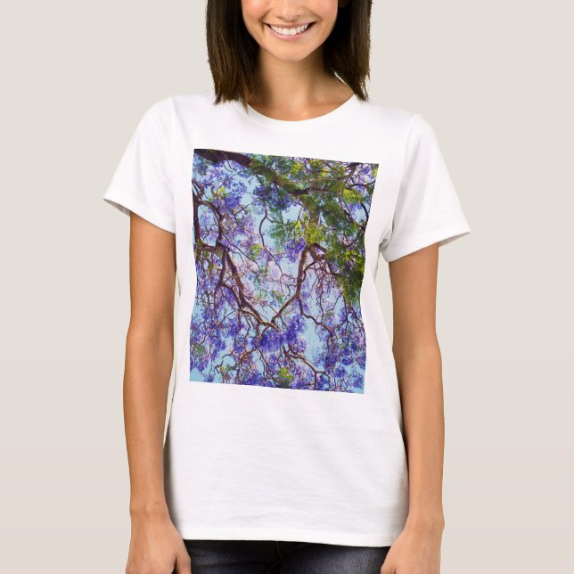 Camiseta Óleo de árvore de jacarandá de flores roxas, (Frente)