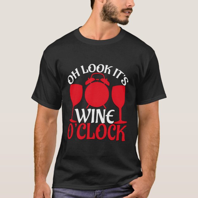 Camiseta Olha, É Vinho O'Clock Graphic Wine Glass (Frente)