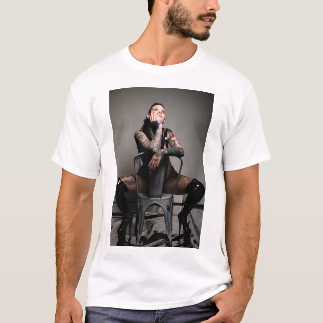 Camiseta Olhando para a distância. (Frente)