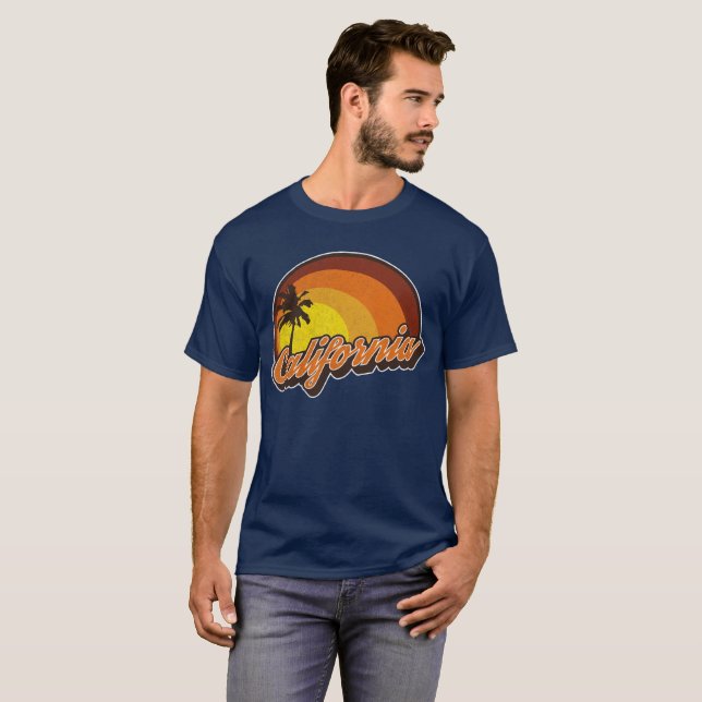 Camiseta Olhar afligido retro do sol de Califórnia (Frente Completa)