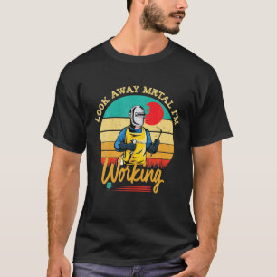 Camiseta Olhe para fora Mortal. Estou trabalhando numa sold
