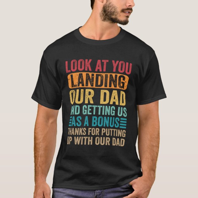 Camiseta Olhe Para Você Lançando Nosso Pai E Nos Tornando U (Frente)