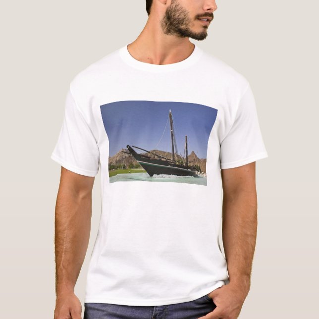 Camiseta Omã, Mascate, Al Bustan. Rotatória de Al Bustan, (Frente)