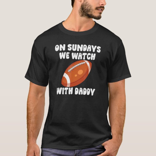 Camiseta On Sundays We Watch With Daddy Football Family Kid (Frente)