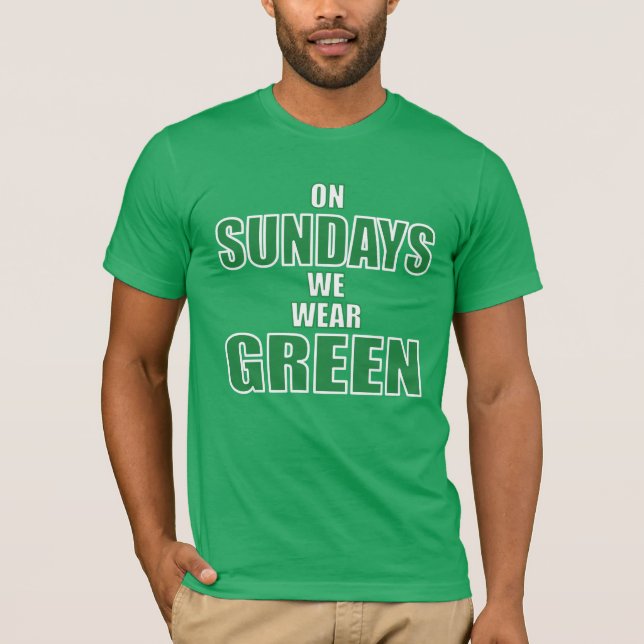 Camiseta On Sundays We Wear Green Philadelphia Football Fan (Frente)