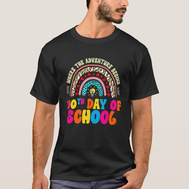 Camiseta Onde A Aventura Começa 100º Dia do Menino Escolar (Frente)