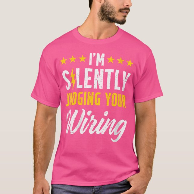 Camiseta Onde Estou Silenciosamente Julgando Sua Fiação Eng (Frente)
