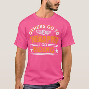 Camiseta Onde Outros Vão ao Terapeuta Eu Vou Pilotar Moto B