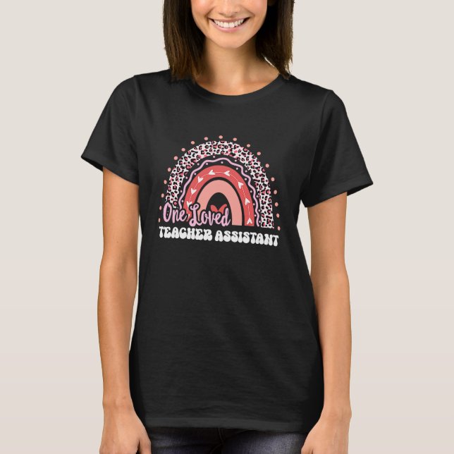 Camiseta One Loved Teacher Assistant Groovy Valentine's Day (Frente)