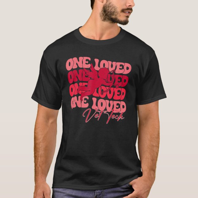 Camiseta One Loved Vet Tech Cupid Veterinary Tech Valentine (Frente)