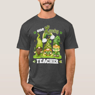 Camiseta One Lucky Cute Teacher Leopard Gnomes Happy St Pat