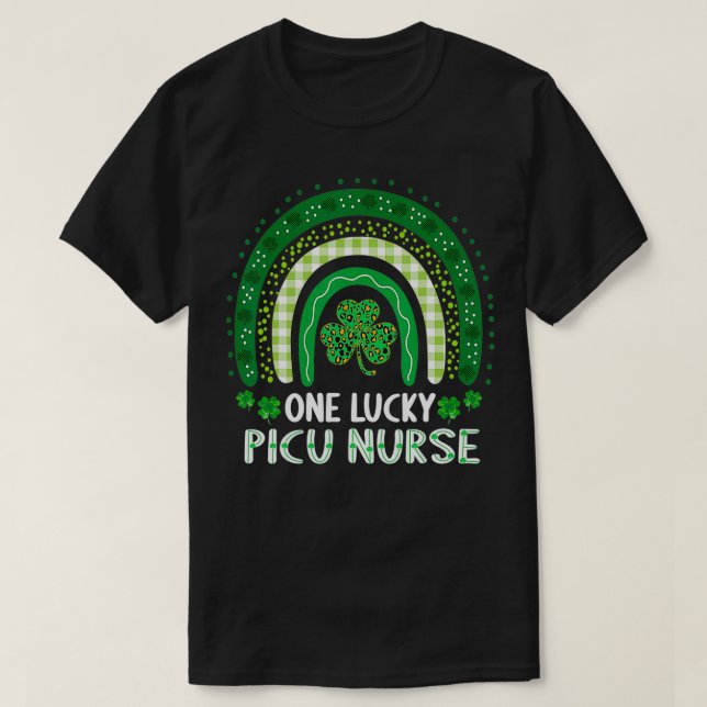 Camiseta One Lucky PICU Nurse Women Shamrock Rainbow St Pat (Frente do Design)