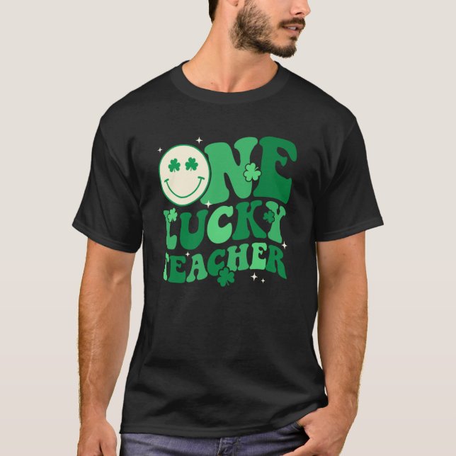 Camiseta One Lucky Teacher Shamrock Groovy St Patrick's Day (Frente)