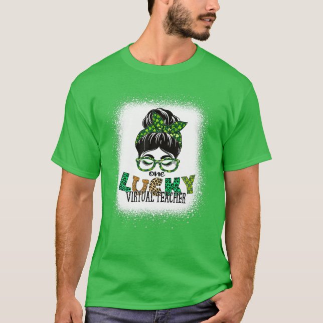 Camiseta One Lucky Virtual Teacher Bleached Messy Bun St Pa (Frente)