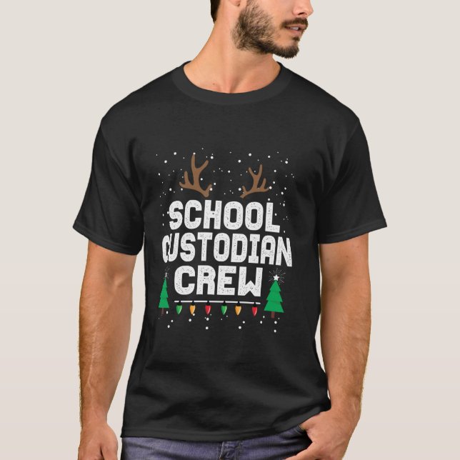 Camiseta One Merry School Custodian Gnomes Christmas Housek (Frente)
