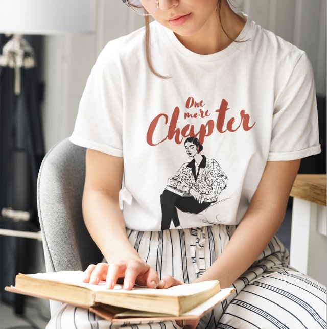 Camiseta One More Chapter Red Script l Book Lovers & Reader (Criador carregado)