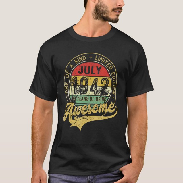 Camiseta One Of A Kind  Awesome Since July 1942 (Frente)