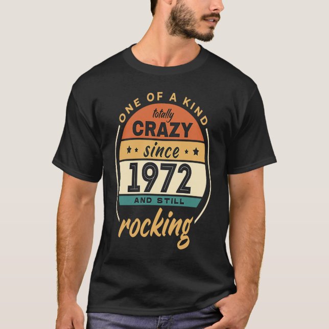 Camiseta One Of A Kind Crazy Since 1972 And Still Rocking V (Frente)
