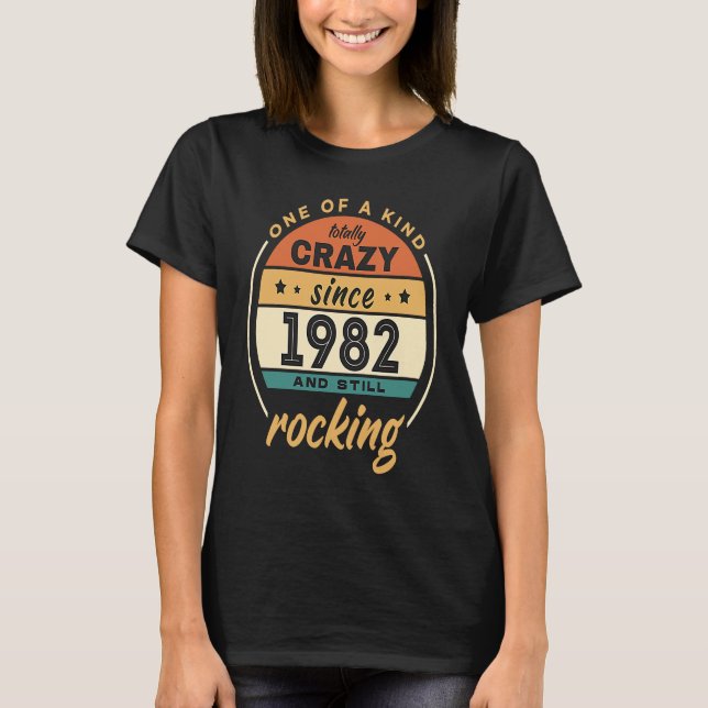 Camiseta One Of A Kind Crazy Since 1982 And Still Rocking V (Frente)
