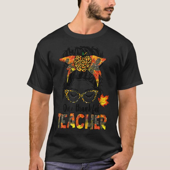 Camiseta One Thankful Teacher Messy Bun Leopard Thanksgivin (Frente)