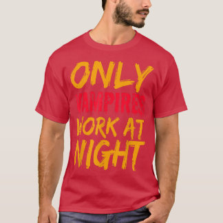 Camiseta Only Vampires Work At Night Working Day Shift Job 