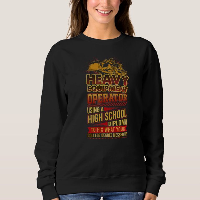 Camiseta Operador De Equipamento Pesado Utilizando Diploma  (Frente)