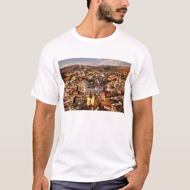 Camiseta Opinião da cidade de cima de (Frente)
