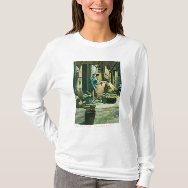 Camiseta Opinião um homem que fuma fora de sua tubulação (Frente)