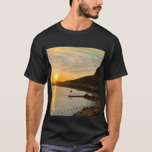 Camiseta Orange Sunset sobre Mountain and Seas
