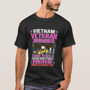 Camiseta Orgulho da neta militar veterana do Vietnã G
