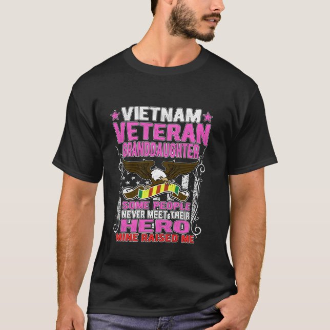 Camiseta Orgulho da neta militar veterana do Vietnã G (Frente)