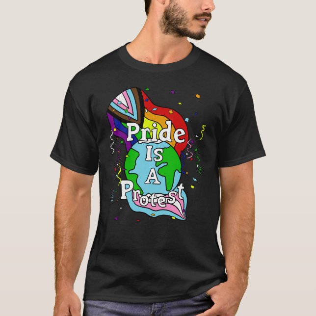 Camiseta Orgulho é uma celebração LGBT de protesto (Frente)