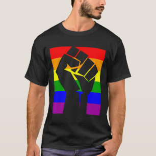 Camiseta Orgulho gay resiste ao punho do arco-íris sinaliza
