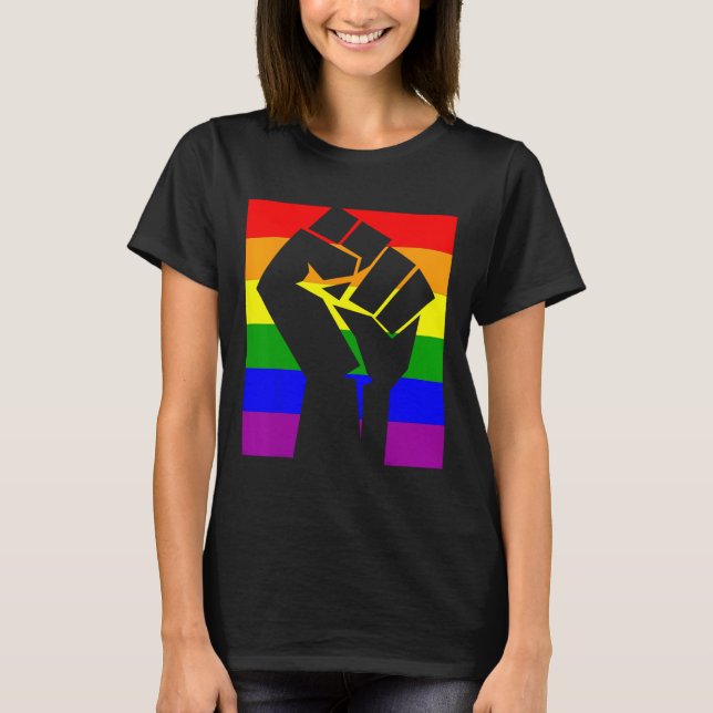 Camiseta Orgulho gay resiste ao punho do arco-íris sinaliza (Frente)