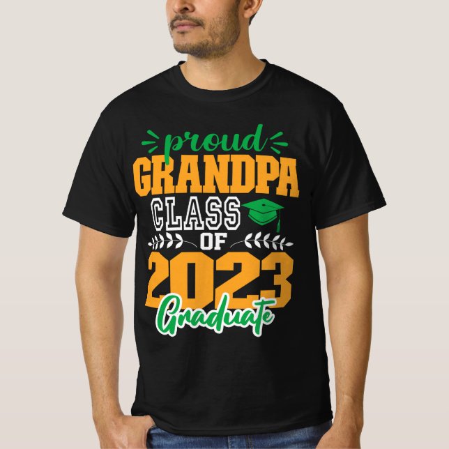 Camiseta Orgulho GRANDPA da Classe 2023 MODERN SCRIPT FORMA (Frente)