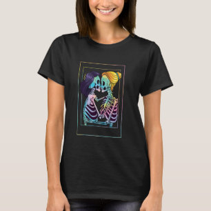 Camiseta Orgulho LGBTQ beijando esqueletos lésbicas Tarot C