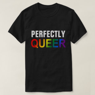 Camiseta Orgulho LGBTQ+ PERFEITAMENTE QUEER (arco-íris)