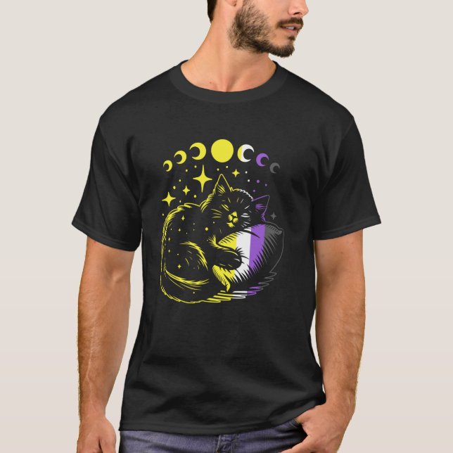 Camiseta Orgulho Não Binário Gato Adormecido Lua Estrelas A (Frente)