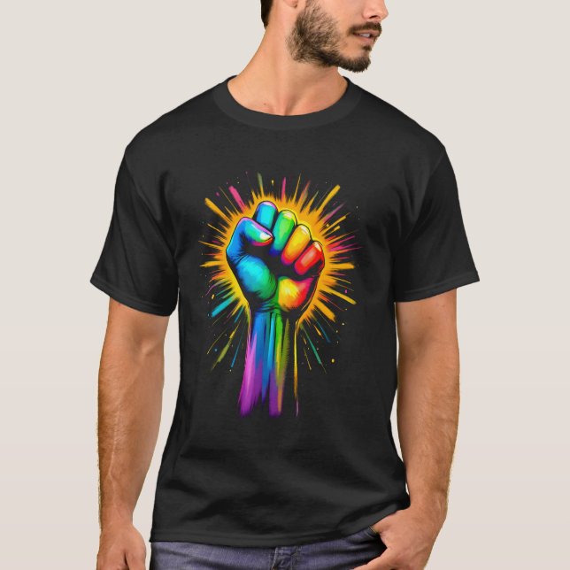 Camiseta Orgulho Poder Punho Arco-Íris Igualdade Ativismo (Frente)
