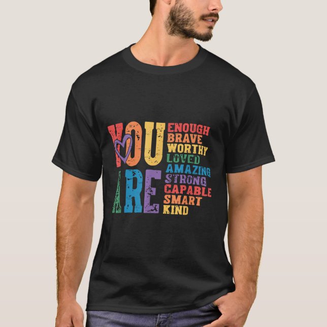 Camiseta Orgulho Retro Saúde Mental Você É Suficiente Coraj (Frente)