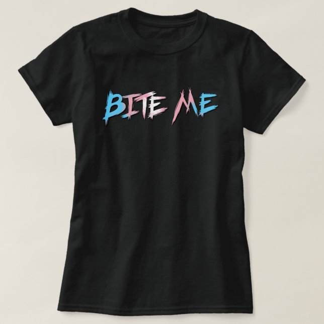 Camiseta Orgulho Trans Bite Me (Frente do Design)