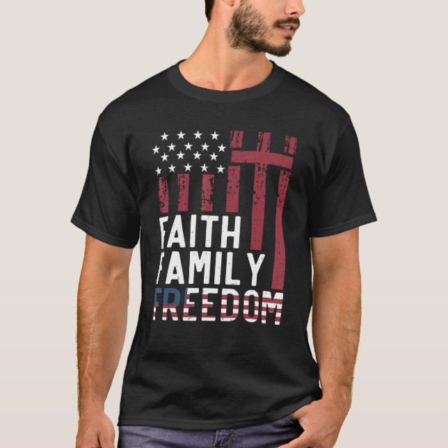 Camiseta Orgulhosa família de fé cristã patriótica 4 de jul (Frente)
