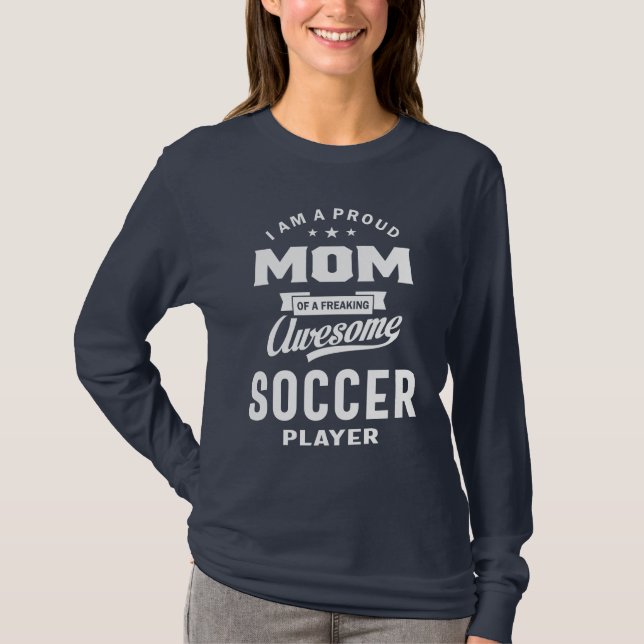 Camiseta Orgulhosa Mãe De Um Jogador De Futebol Incrível (Frente)