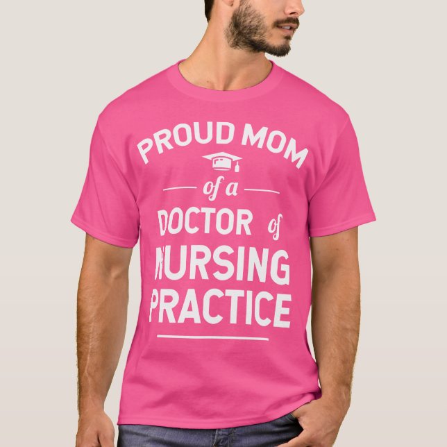 Camiseta Orgulhosa Mãe De Um Médico Dnp De Prática De Enfer (Frente)