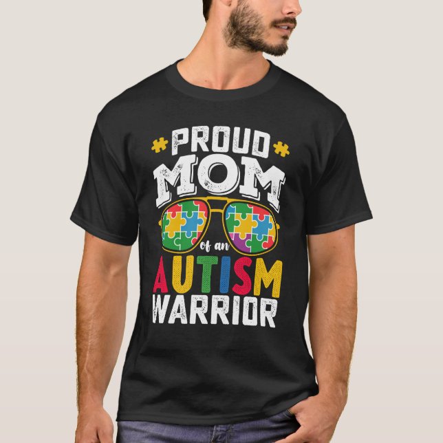 Camiseta Orgulhosa Mãe De Uma Família De Guerreiros Autista (Frente)