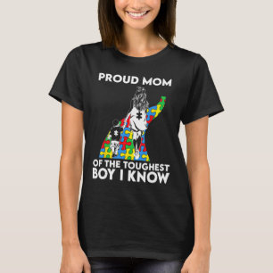 Camiseta Orgulhosa Mãe Do Menino Mais Duro Que Conheço Auti