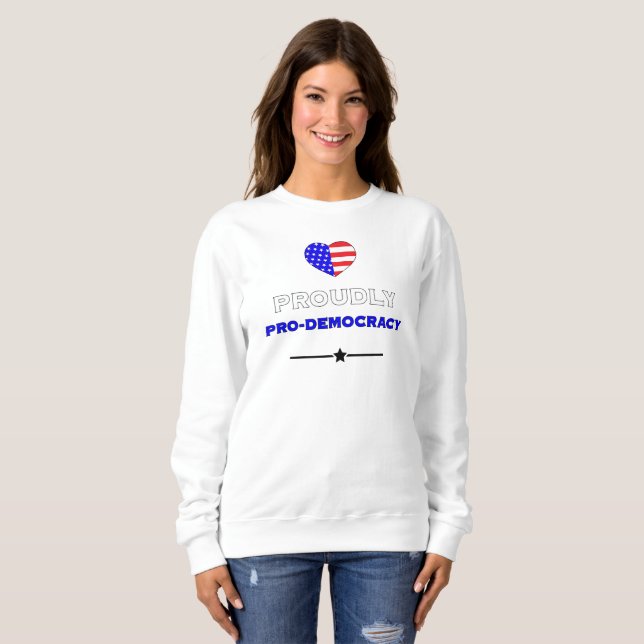 Camiseta Orgulhosamente Pro-Democracia (Frente Completa)