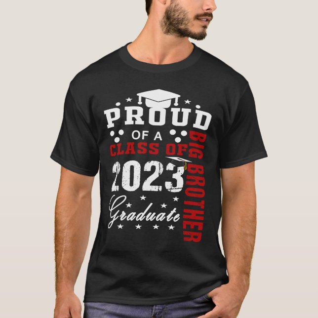 Camiseta Orgulhoso Irmão Grande de uma Classe de Formando 2 (Frente)