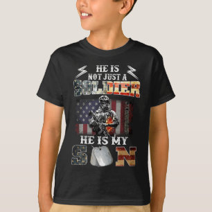 Camiseta Orgulhosos Pais do Exército Soldado Mãe Pai Ele É