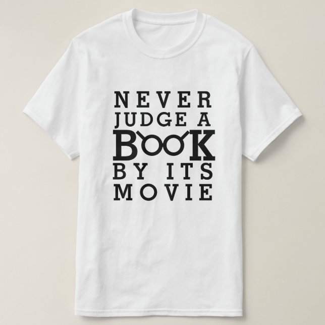 Camiseta Os amantes de livro nunca julgam um livro por seu (Frente do Design)